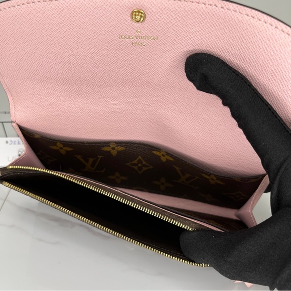 Louis Vuitton Sarah Wallet - Picture 6 of 6